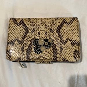 Beautiful leather Henri Bendel wallet